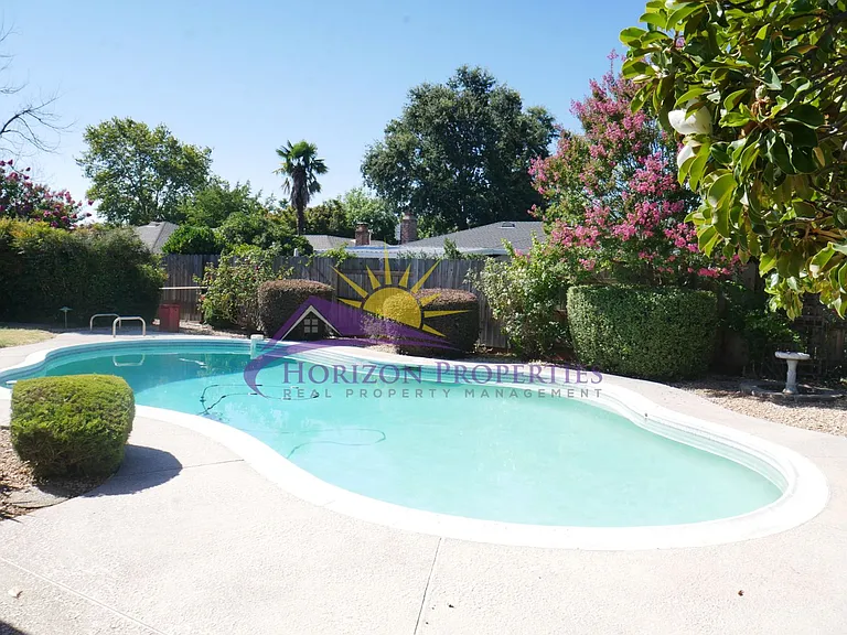 6319 Saint James Dr — Photo 28