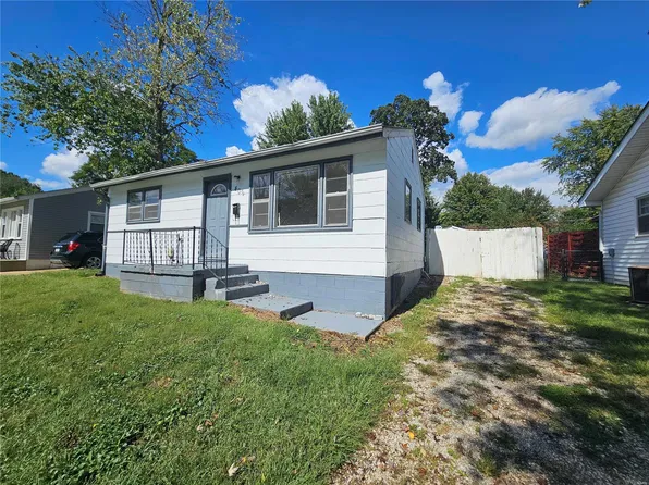 409 Hillcrest Blvd, Ballwin, MO 63021