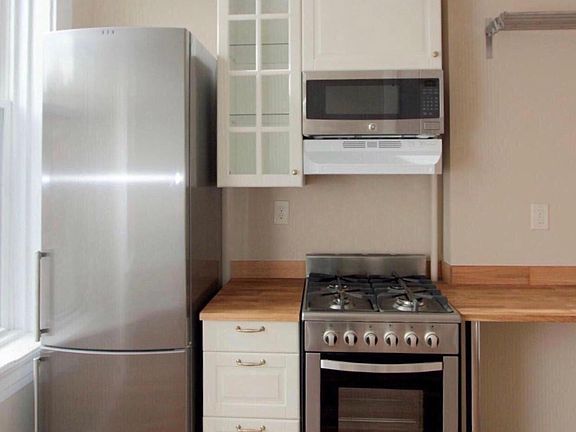 2nd image of 147 E Clifton Ave #4