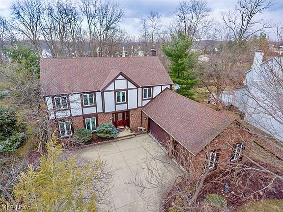 3rd image of 19844 Wildwood Ln