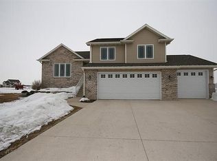 1345 Circle Dr, Sun Prairie, WI 53590