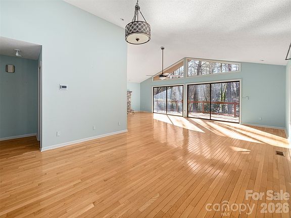 4th image of 138 Woodhaven Dr