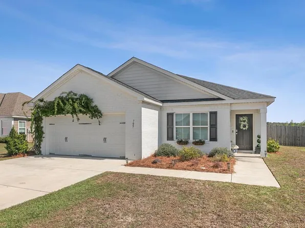 705 Mitchell St, Headland, AL 36345