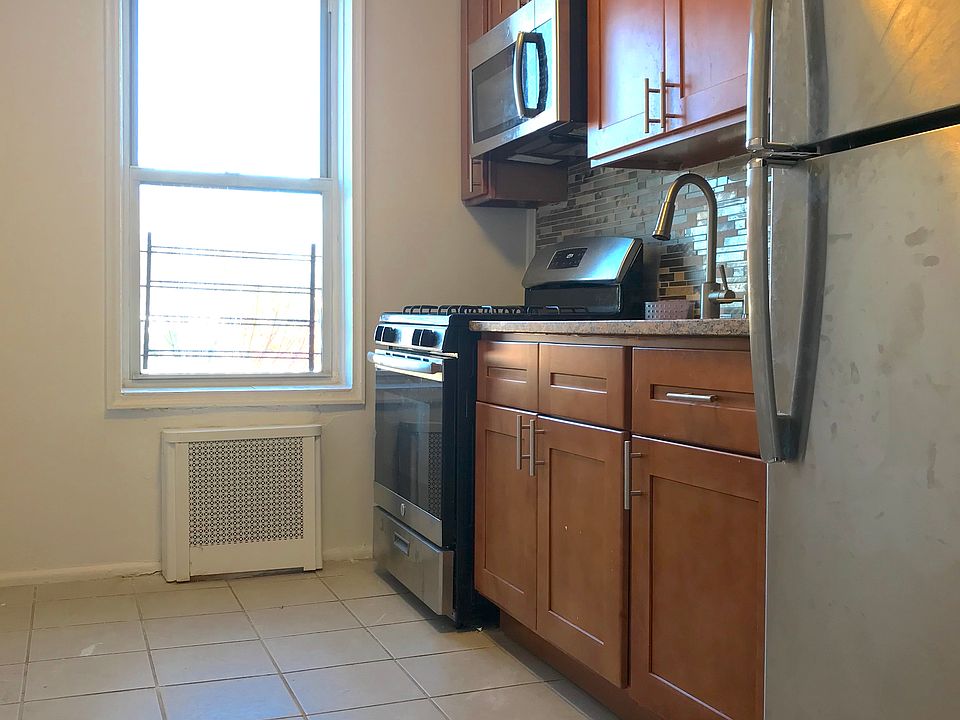 1st image of 189-14 Crocheron Ave #408