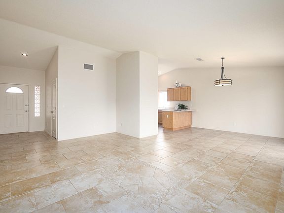 4th image of 2957 Raven Dr