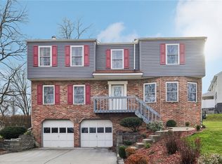 11006 Hunters Woods Ln, North Huntingdon, PA 15642
