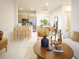 610 NE 2nd St #307, Dania, FL 33004