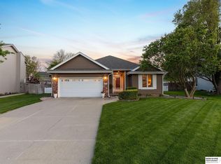 2117 Leigh St, Papillion, NE 68133