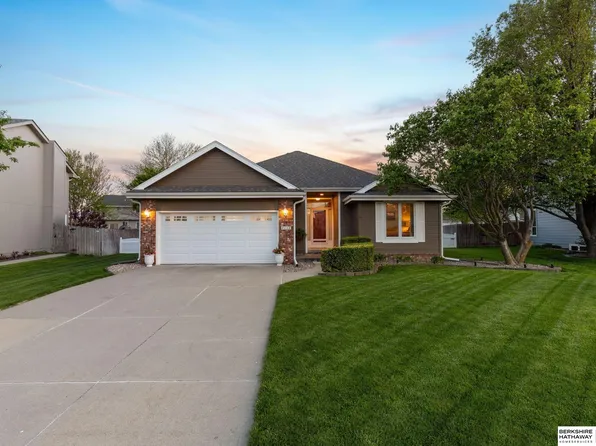 2117 Leigh St, Papillion, NE 68133