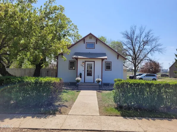 702 Douglas Ave, Plentywood, MT 59254