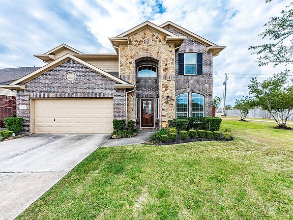 3rd image of 2301 Cantabria Ln