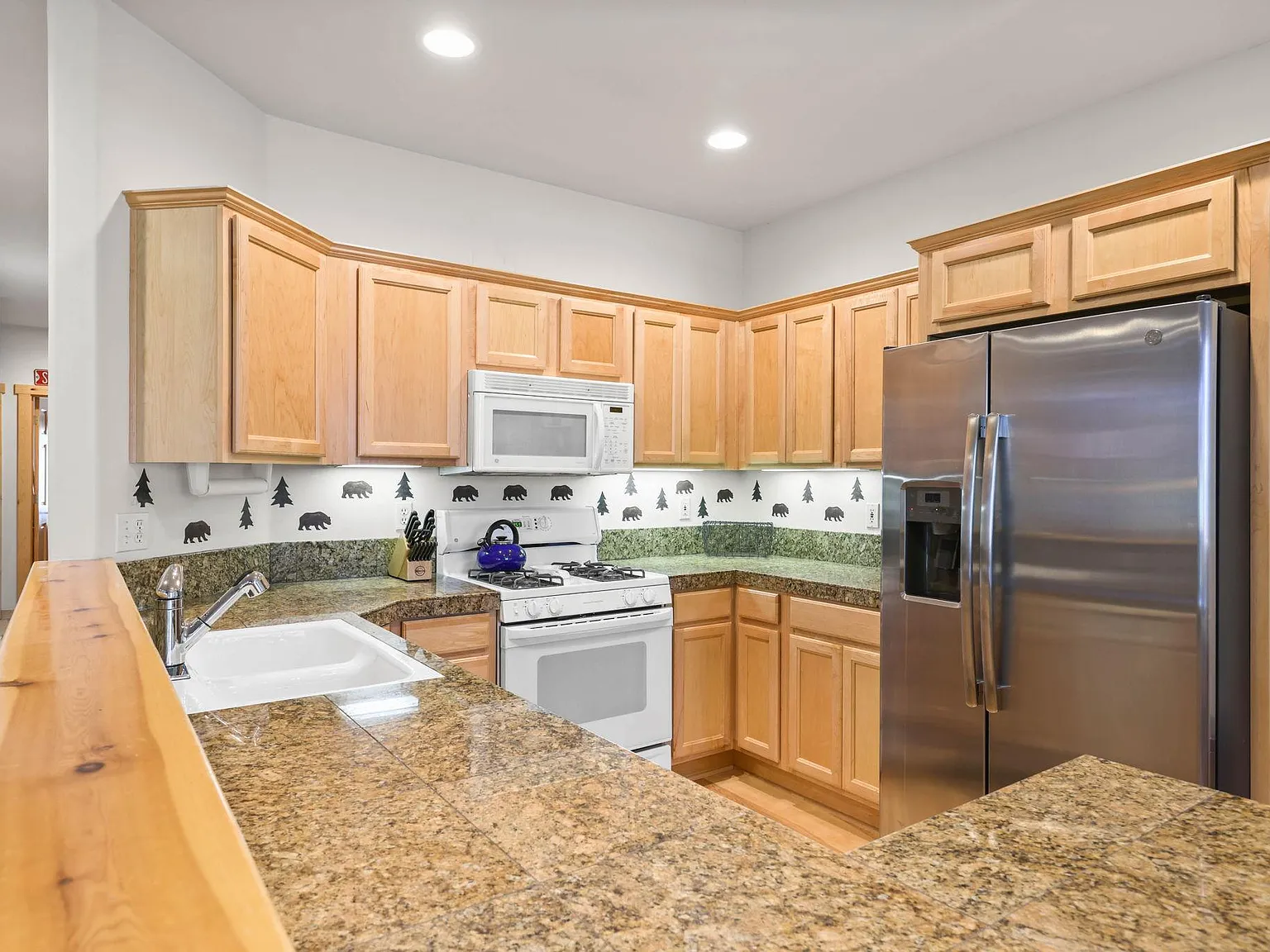 3 bed, 1340 sqft, $4,750 — Photo 3