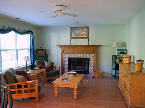 3rd image of 5947 S Oakcrest Dr