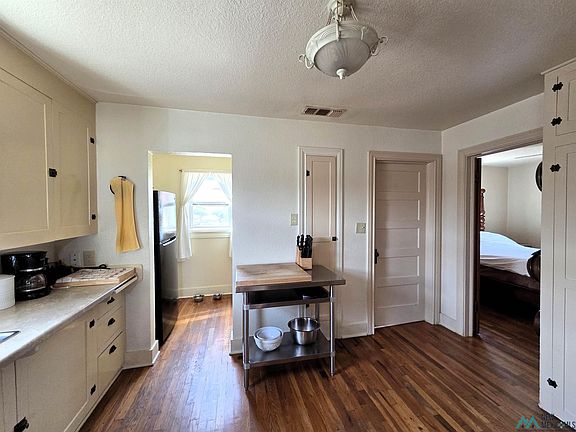 2nd image of 1620 Gidding St