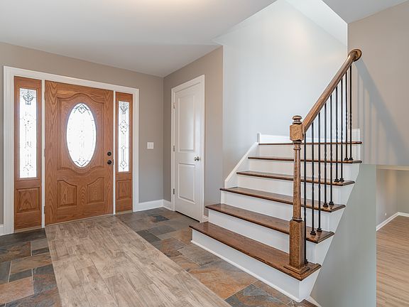 3rd image of 6418 Macarthur Dr