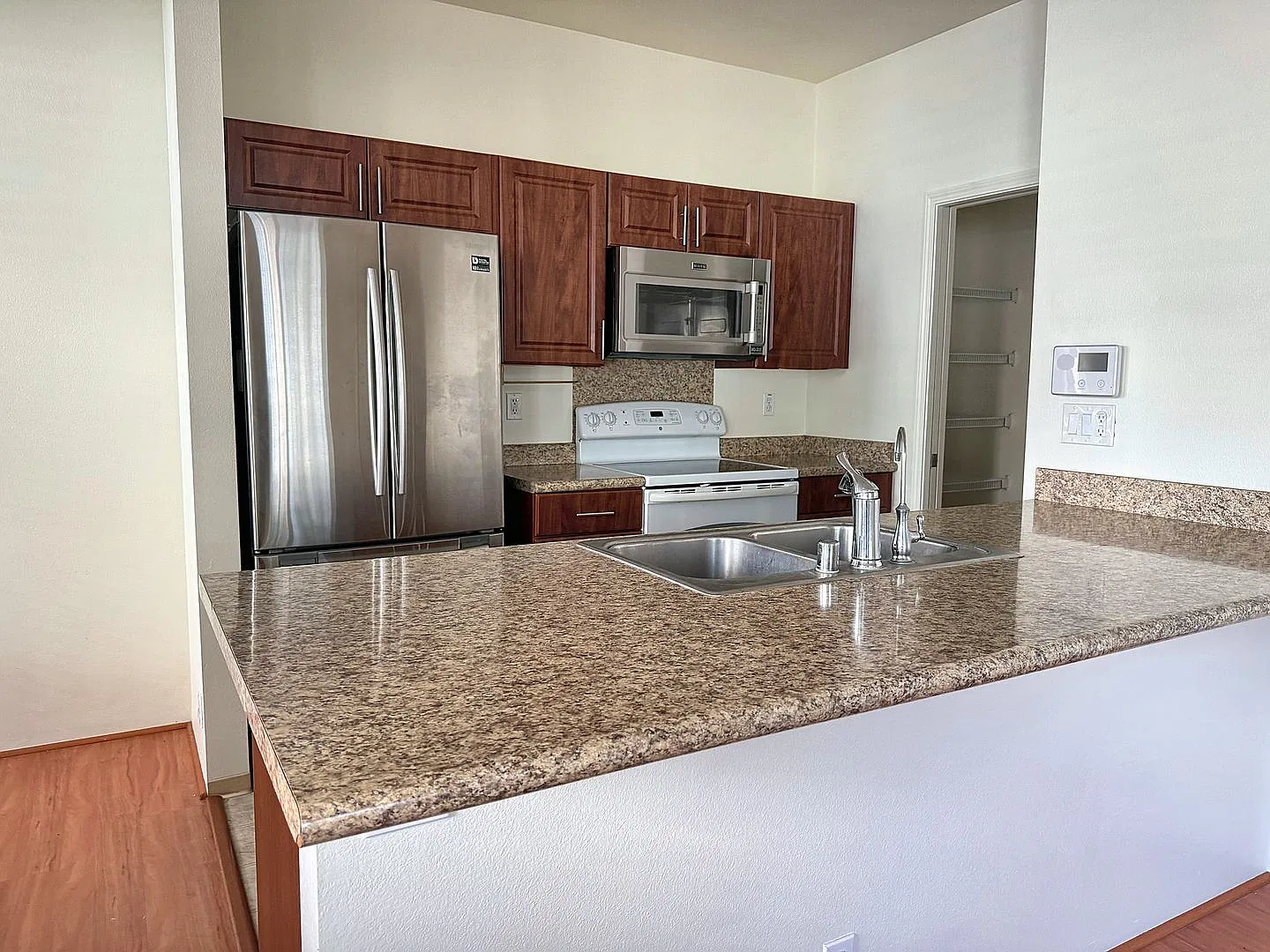 Ewa Beach 3BR/2.5BA Home w/ 2-Car Garage, Central A/C & Washer/Dryer — Photo 3