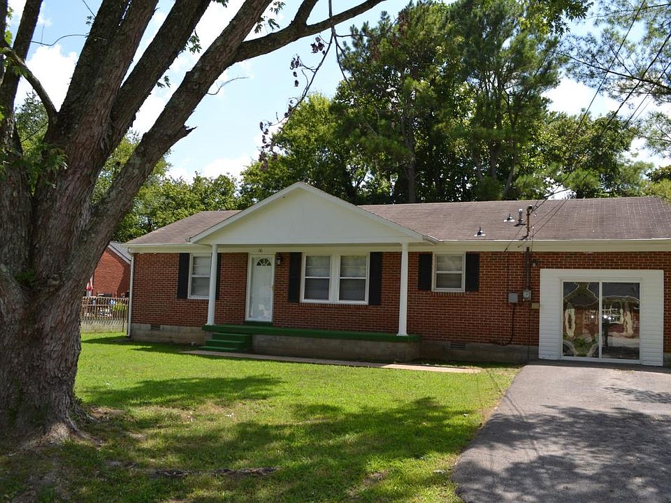Welcoming Front Yard and Driveway Parking