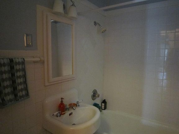 5th image of 2632 N Pierce St #9