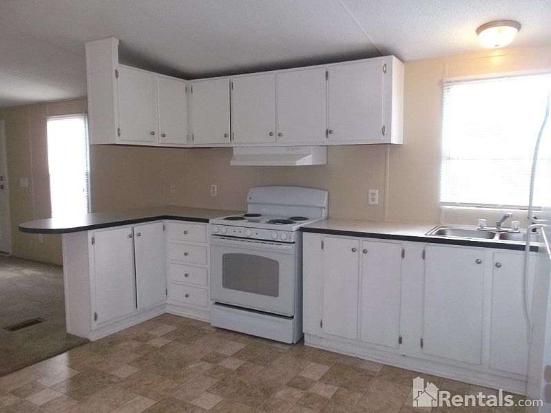 2nd image of 5501 Forest Rd