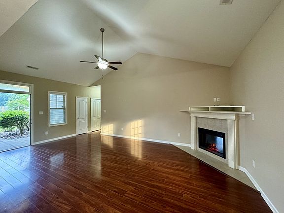 5th image of 267 Boswell St