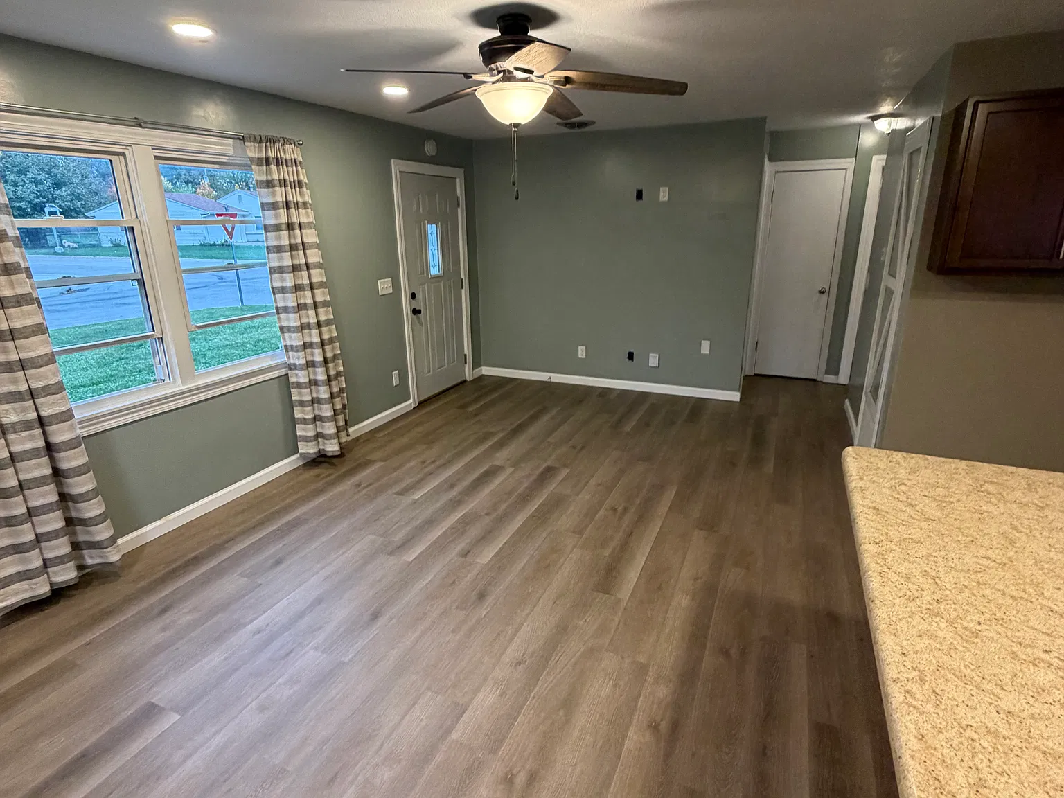 2 bed, 792 sqft, $1,600 — Photo 3