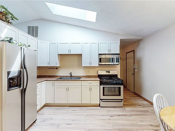 4th image of 1789 Glenwood Dr