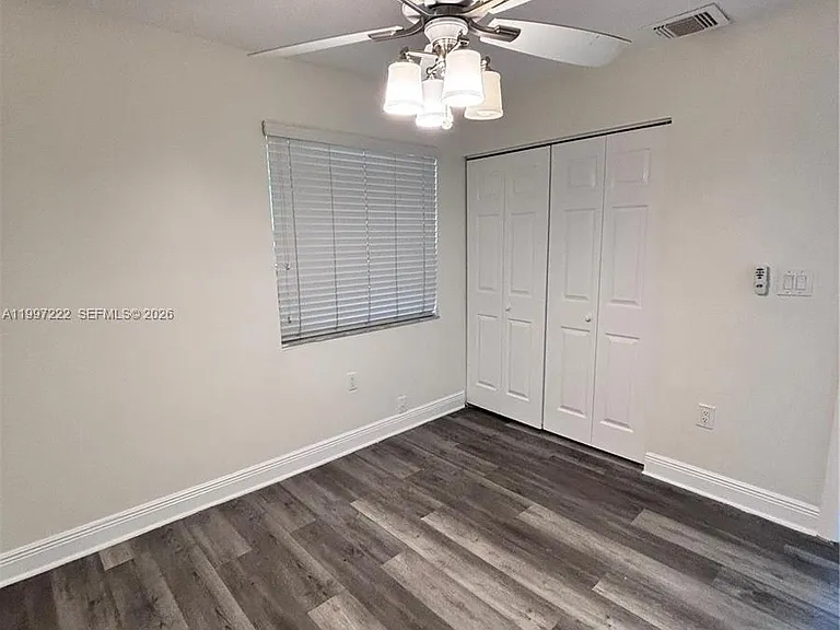 821 W Beckley Sq — Photo 15