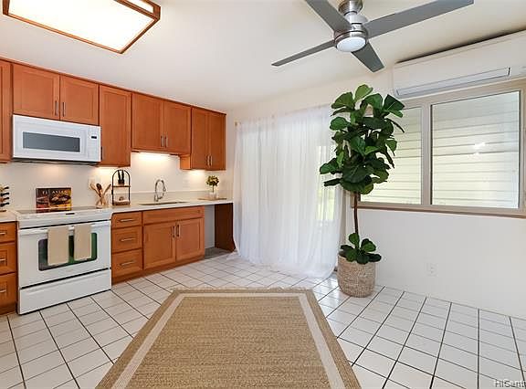 3rd image of 585 Hahaione St APT C103