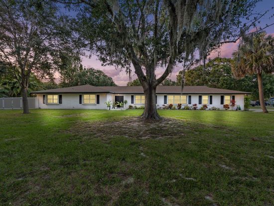 2900 Grove Drive, Fort Pierce, FL 34981