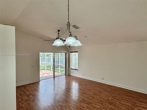 4th image of 4481 Dogwood Cir #4481