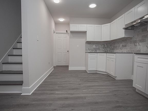 5th image of 2429 W Oakdale St #2429