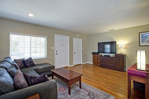 3rd image of 3520 Maplewood Ave