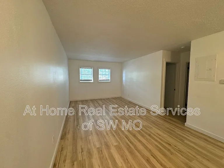 3342 E Linwood St #4 — Photo 2