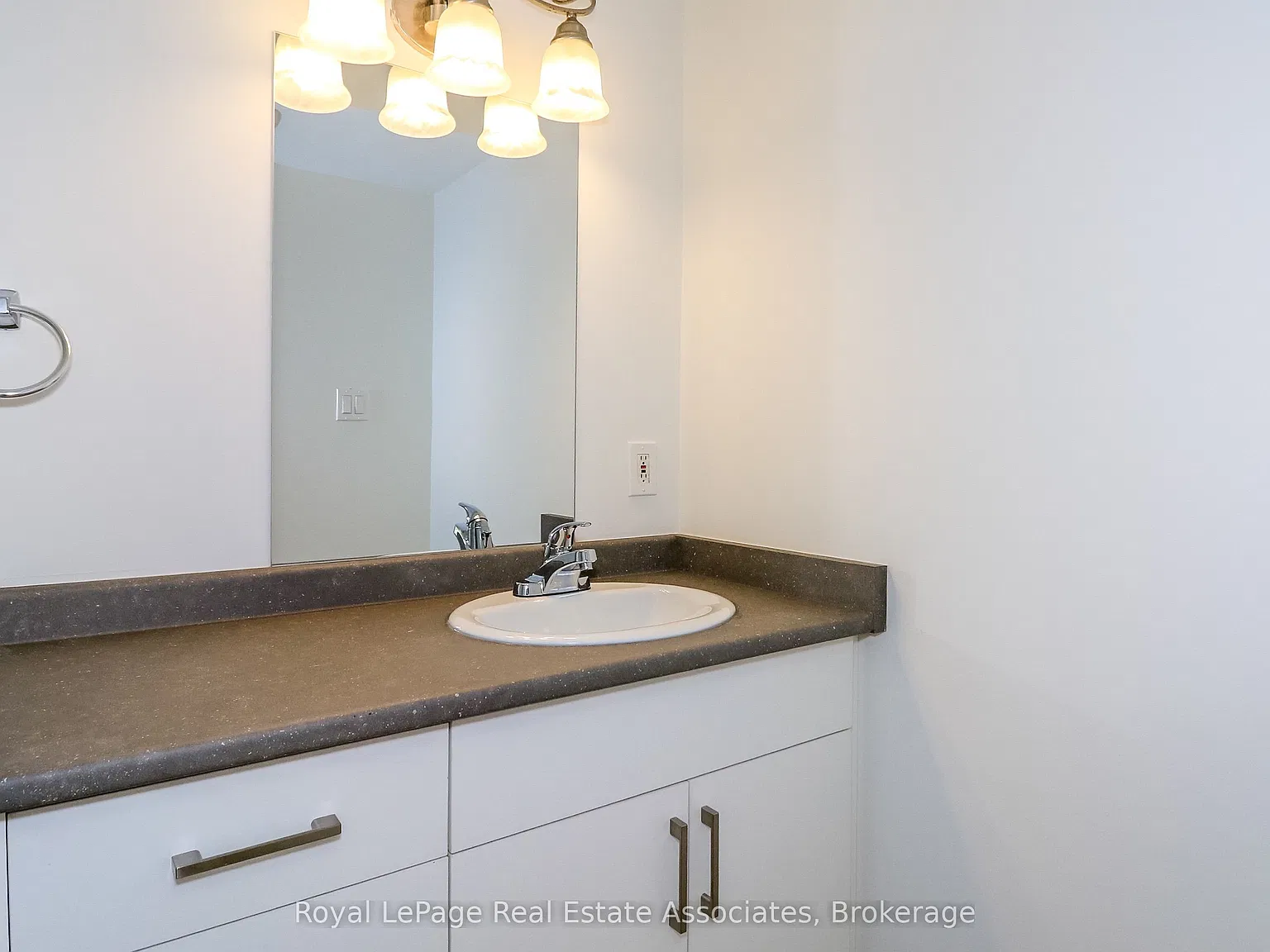 2 bed, $2,000 — Photo 4