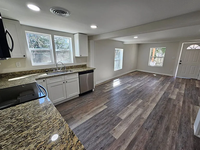 118 Arms Rd — Photo 4