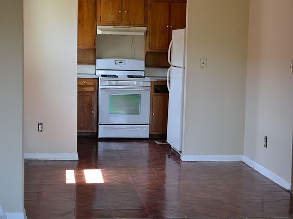 3rd image of 1076 E 82nd St #2