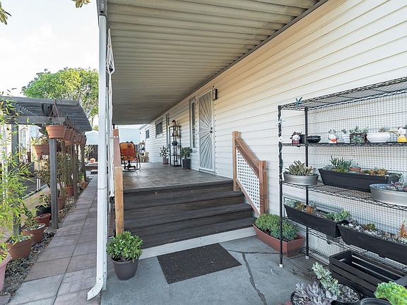 2nd image of 865 Spindrift Ln #865