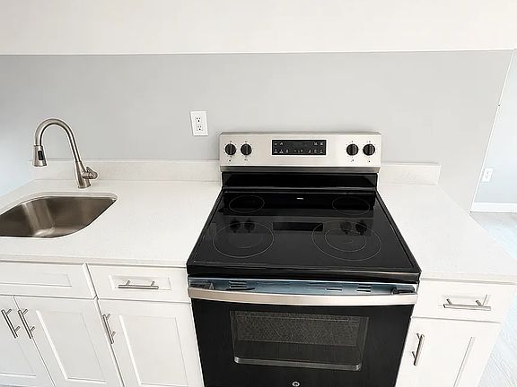 3rd image of 898 S 19th St #3