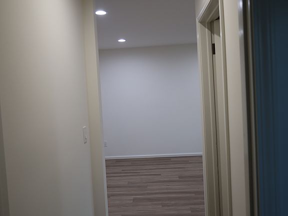 MASTER SUITE HALLWAY