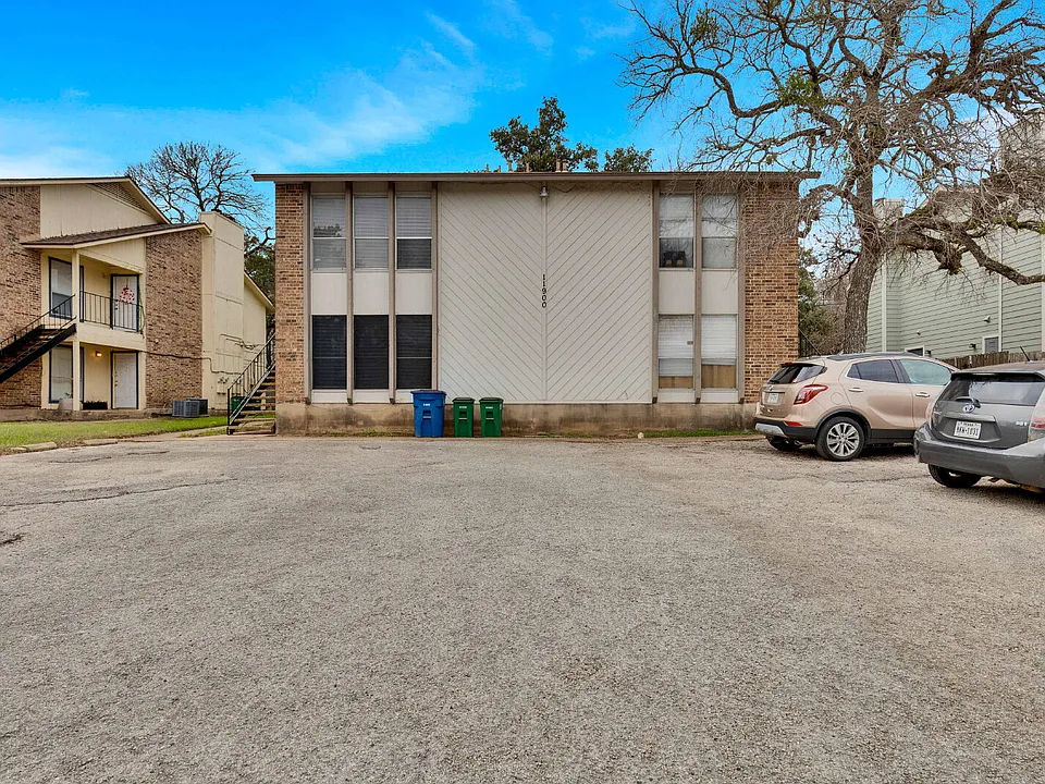 11900 Alpheus Ave #B