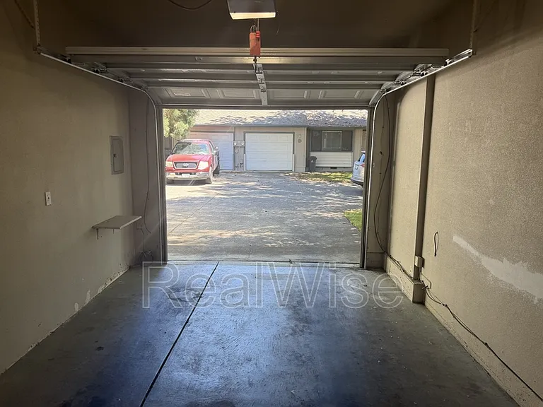 249 SW Rogue River Ave #D — Photo 33