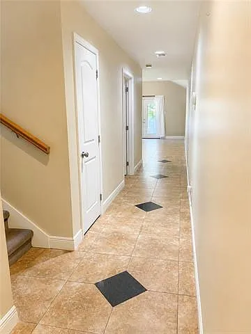 423 40th St — Photo 3