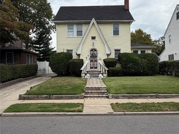 881 Lorenz Avenue, Baldwin, NY 11510