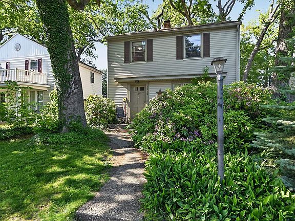 2nd image of 1010 W Lawrence St