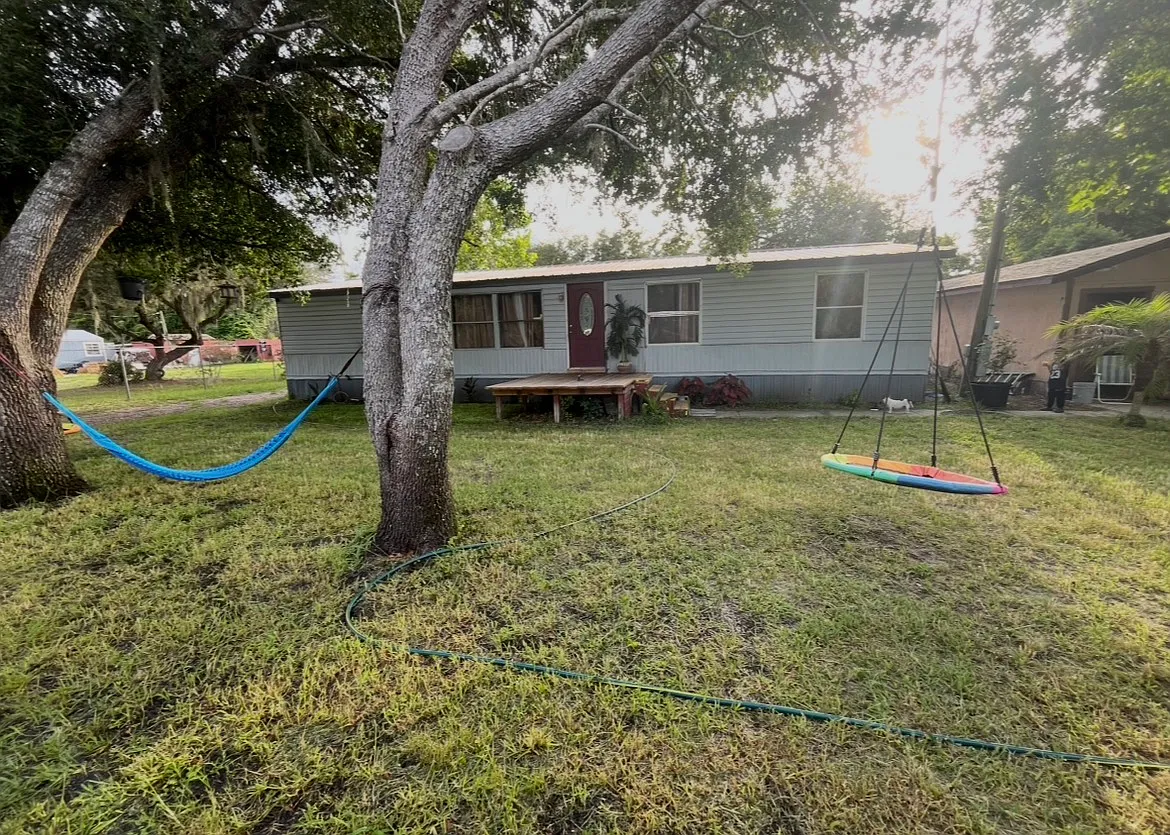 3 bed, 1196 sqft, $1,600 — Photo 1