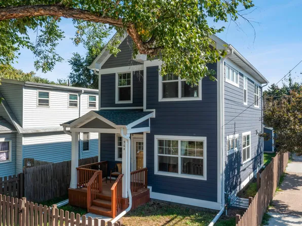 964 Woodbridge St, Saint Paul, MN 55117