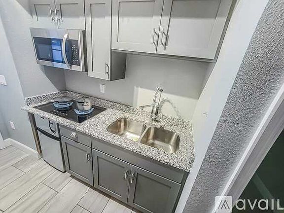 3rd image of 514 E Renfro St Unit B