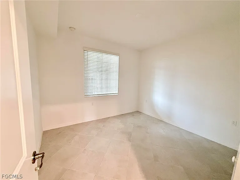 15285 Green Acres Ave #415 — Photo 7
