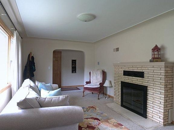 4th image of 512 Losey Blvd S