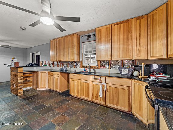 2nd image of 723 Halifax Rd